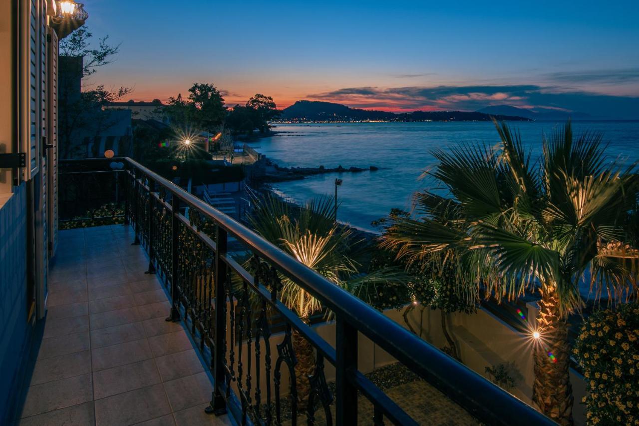 Villa Elizabeth - Seafront Classic Villa! Argasio Exterior foto