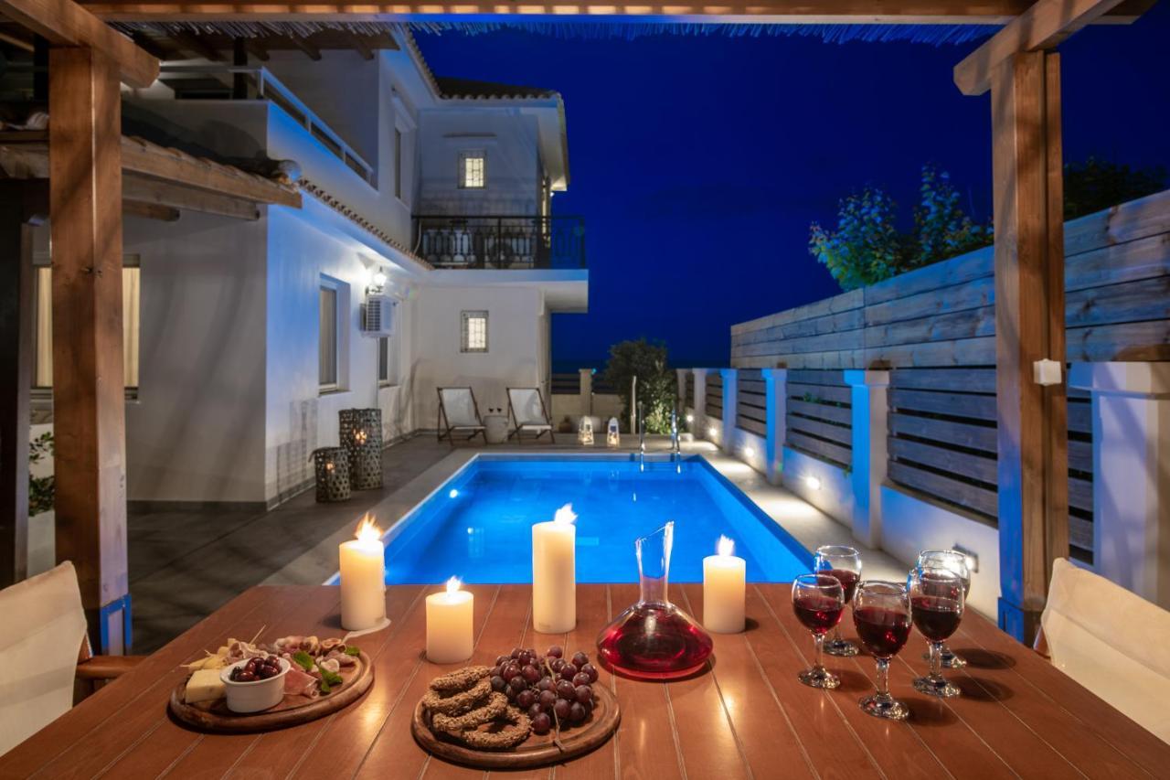 Villa Elizabeth - Seafront Classic Villa! Argasio Exterior foto
