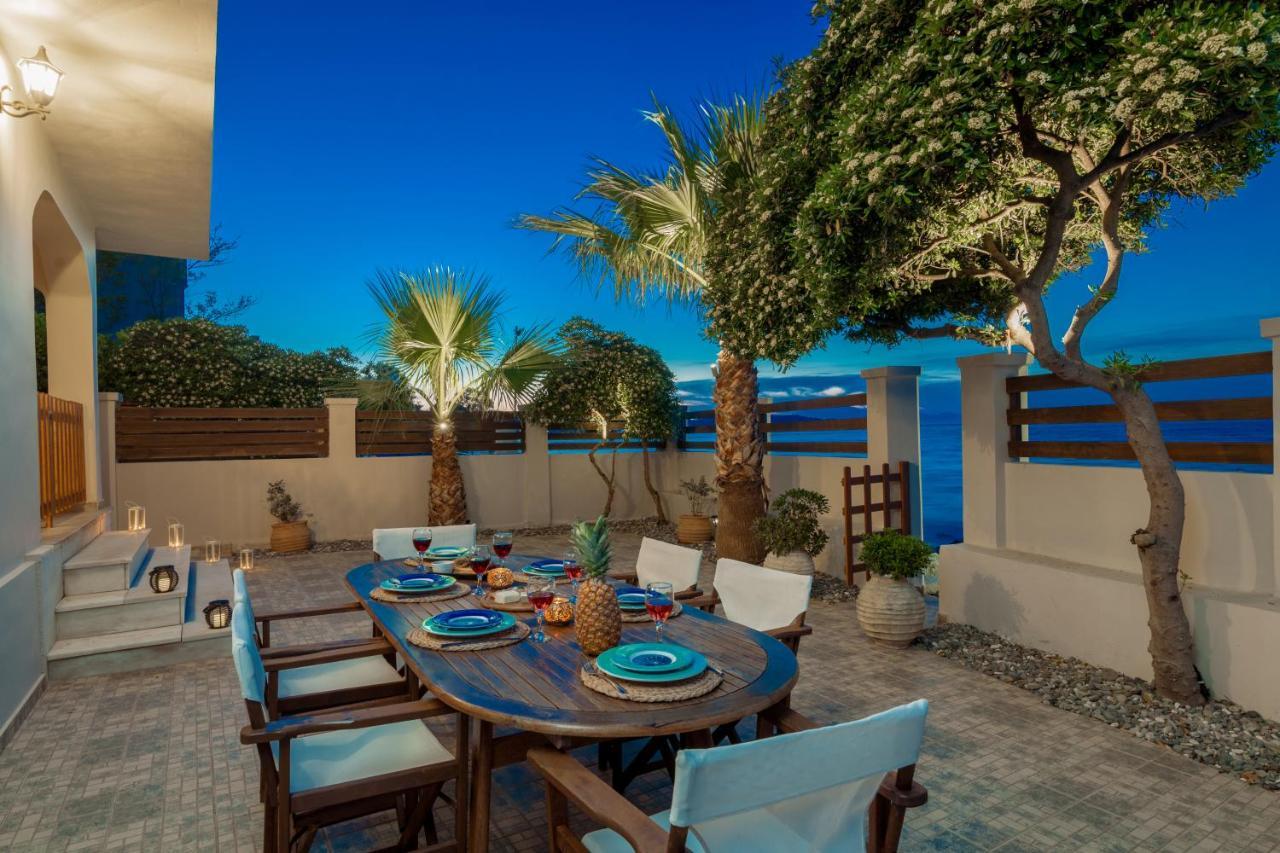 Villa Elizabeth - Seafront Classic Villa! Argasio Exterior foto