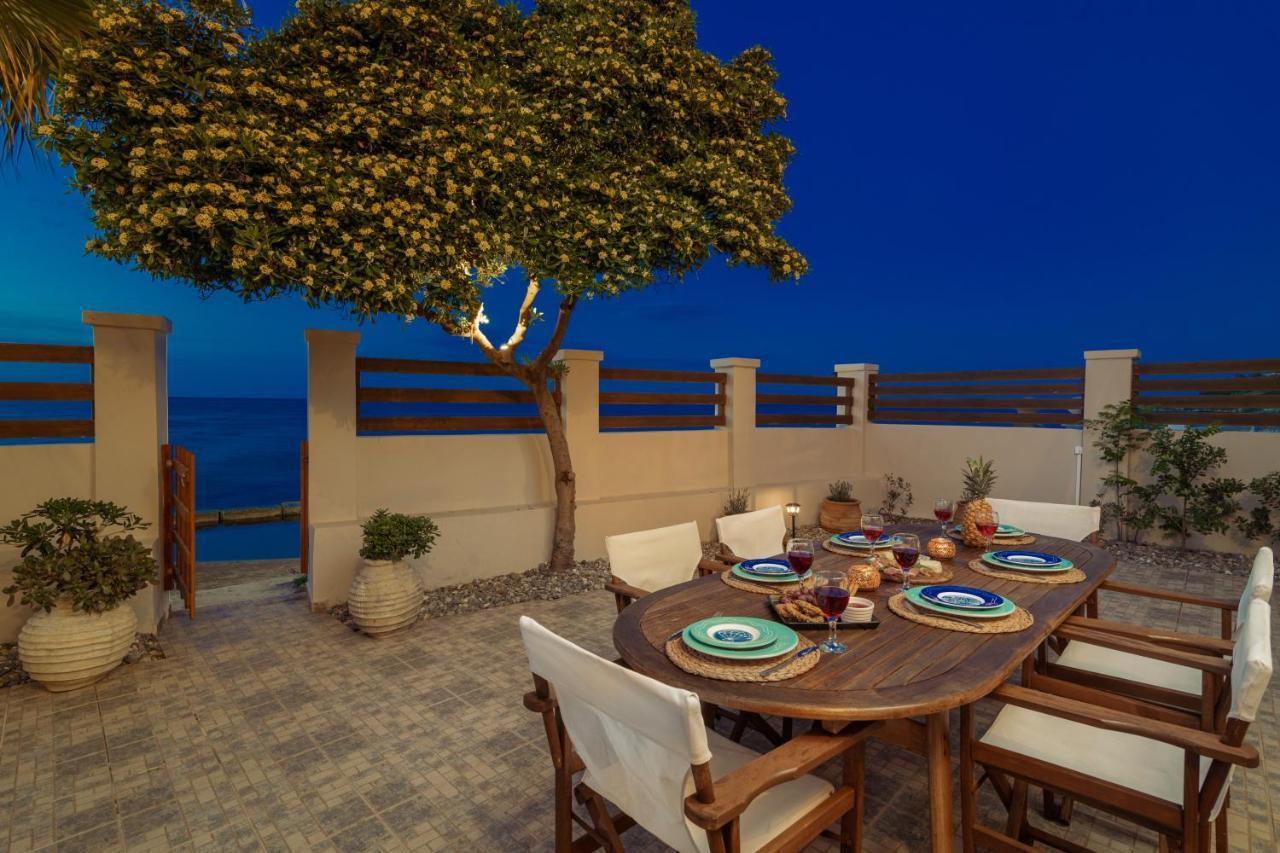 Villa Elizabeth - Seafront Classic Villa! Argasio Exterior foto
